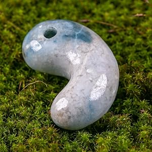 Amazon | （入コン沢）糸魚川天然翡翠 勾玉 青色 日本国石 縄文